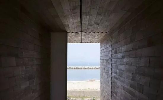 photograph Hua Wang
